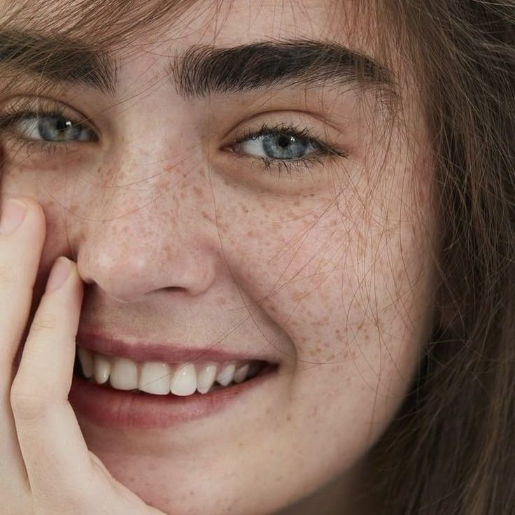 ابروهای پرپشت