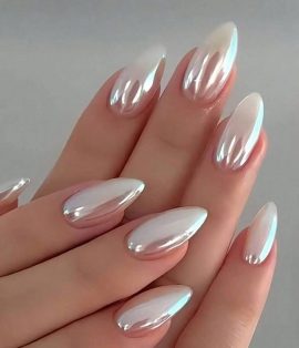 طراحی ناخن به سبک Glazed Donut؛ ترند بی‌رقیب ۲۰۲۵