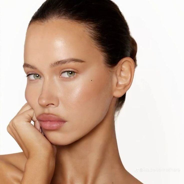 بازگشت ابروهای نازک؛ چرا Skinny Brows دوباره مد شدند؟