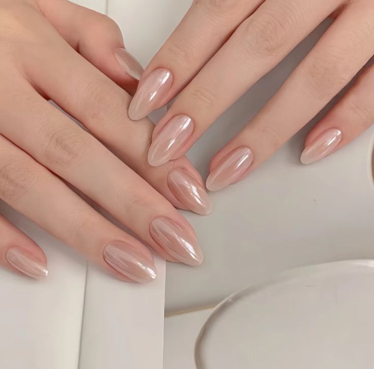 طراحی ناخن به سبک Glazed Donut؛ ترند بی‌رقیب ۲۰۲۵